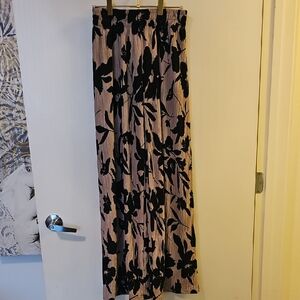 Chic Black Floral Maxi Skirt